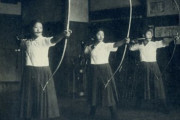 1939年、弓道の練習をする日本の女子高生　海外の反応
