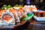 着物マムが寿司ロールの作り方を伝授！「巻くのが難しい！」「キッチンの紹介もお願いします！」海外の反応