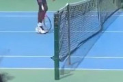 海外「テニスの試合でフランス人選手がアフリカ人選手を殴る」