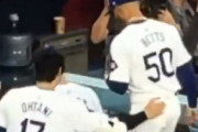 大谷翔平がチームメイトに好かれる理由「僕のも叩いてよ」