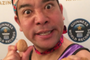 日本のギネスを獲った芸人・チェリー吉武、海外からのファン続出！？ギネス動画で