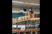 海外「日本の高校って楽しそうだな」教室にジェットコースターを作った日本の高校生を見た海外の反応