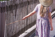 「みんな子供の頃にこれらをやったよね？」同意せざるを得ない幼児期の行動いろいろ