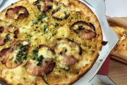 「日本ピザハットがラーメンピザ作ってた…」外国人が好きなラーメンを語り合う