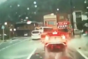 雨水貯留槽のふた外れ、車乗り上げ　岐阜で女性けが　海外の反応