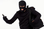 外国人「この日本人は最低な野郎だ！」コンビニ強盗で捕まった21歳無職の行為に世界から批判