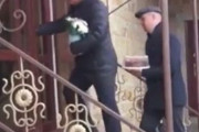 海外「ロシア兵の遺族の元にケーキを届けるロシア当局wwwww……」