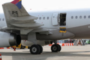 韓国のアシアナ航空機で飛行中に扉が開いて海外大騒ぎ！(海外の反応)