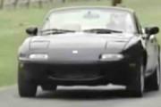 【海外の反応】1996年式のユーノスロードスターは最も純粋な形のスポーツカーだ！
