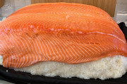世界で最も巨大な握り寿司！！すごく美味し……くなさそう……【海外の反応】