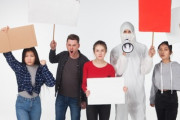 日本で起きたコロナ対策の抗議活動の映像…「これをやっている人は正気じゃない!」「私たちのような人間は決して諦めません」海外の反応