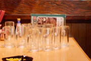 海外「店員さんがかっこいい！」日本は、3時間27ドルで食べ・飲み放題できるんだよ 海外の反応