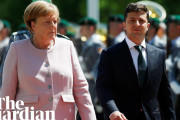 独メルケル首相に健康不安説浮上？式典で痙攣（？）している様子が話題に…[海外の反応]