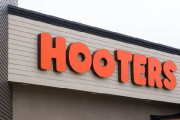 「HOOTERS」日本の運営会社が民事再生法の適用を申請（海外の反応）