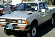 【海外の反応】80'sの日産／ダットサントラックは頑丈なクルマだった！