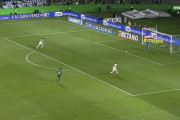 【海外の反応】サッカーの戦術に革命を起こすゴールキックをご覧ください「全員が困惑ｗ」