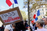 海外「フランスがワクチンを拒否する医療従事者3000人を無給の停職処分にする」