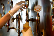 【韓国の反応】若年層に酒を勧める日本…「飲んで景気を活発に」