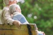 これが永遠の愛か・・・結婚指輪を失くした67歳の妻に、新しいダイヤの指輪を贈るサプライズする映像が海外で話題に