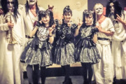 BABYMETALとRed Hot Chili Peppersのチリチョコ　“最高の意味で、完全なカオスだ”　【海外の反応】
