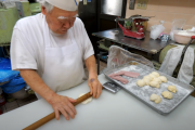 【海外の反応】「日本のパンという固有名詞 」日本の８９歳現役パン職人。