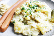 フィンランド人「お前らの国では大晦日に何を食べてるんだい？」