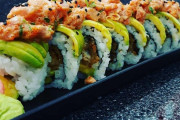 米国人「日本の寿司よりもアメリカの寿司の方が美味しい」（海外の反応）