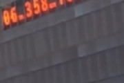 外国人「ユニオンスクエアにある奇妙な時計知ってる？」