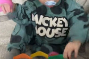 「この赤ちゃん賢すぎない？」おもちゃで遊ぶ1歳児に感心の声が続出
