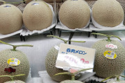 【海外】「どんな味がするんだろう....」日本で売られているメロンの価格に海外仰天！