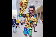 【海外の反応】現実とは思えないCGのようなブラジル人ファンをご覧ください「初代プレステ？」
