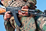 【強い】米テキサスの男性宅に強盗5人が押し入り→ 家主がアサルトライフル乱射、全員を再起不能にする事件が発生