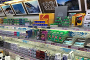外国人「日本はフィルム天国だな」ヨドバシカメラの品揃えに海外驚愕