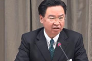【悲報】外務大臣は外務省のWHOに対する国際記者会見で痛恨のスベリギャグ「こんにちは？」