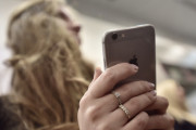 【けしからん】若いロシア人女性2人が男子学生を縛りあげ、わいせつ動画を撮影し逮捕