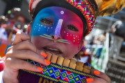 これが外国人の私が通っている日本の大学の文化祭♪「君はとてもカワイイ」「ウォルマートに似てる」海外の反応