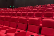 海外視聴者「この映画は最高だった！」「うらやましい！」アメリカで公開されて間もなく「鬼滅の刃」映画を見に行った男性のレビュー動画に注目