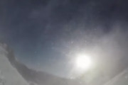 海外「コースを外れなければ大丈夫！」スキー中に雪崩が発生し、飲み込まれていく映像が怖すぎる件・・・　海外の反応