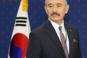 ハリス大使「文在寅大統領は従北左派に囲まれている」「50億ドルの防衛費を払え」→韓国人「こいつには倭寇の血が流れている」　韓国の反応