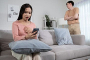 義父から毎日セルカ30枚、韓国の嫁の悩みに「夫が止めるべき」と共感と作り話疑惑が交錯