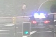 海外「【超閲覧注意】スペインで全裸の男がアッラーアクバルと叫びながら自分を刺して自殺したようだ」