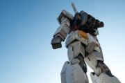 2台限定のガンダム型自動販売機！「僕が一番エメマンとうまくコラボできるんだ」  海外の反応