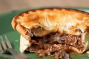 イギリス「お前らの国ではパイって主食なの？それともデザート？」