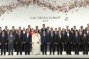 韓国人「G20記念撮影に臨んだ文在寅の近況」