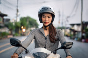 【Xの車窓から】今日ヘルメットせずにバイクに乗ってる女がいたから撮ったんだが　ほか