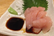 外国人「今まで見てきた中で最も酷い食べ物？日本の鳥刺しだ」
