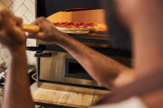 ピザ店が「スタッフ募集、ただしアホじゃない人」と広告を出しいろんな意味で話題に