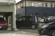 こりゃひでーｗ石に乗り上げても強引に進むプリウス