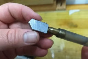 海外「日本のガラスカッターは最高だ」日本のトーヨーが作るガラスカッターでガラスを切る動画を見た海外の反応