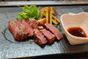 海外「日本でたったの11ドルでこのステーキを食べることができた。チップもなしだ」